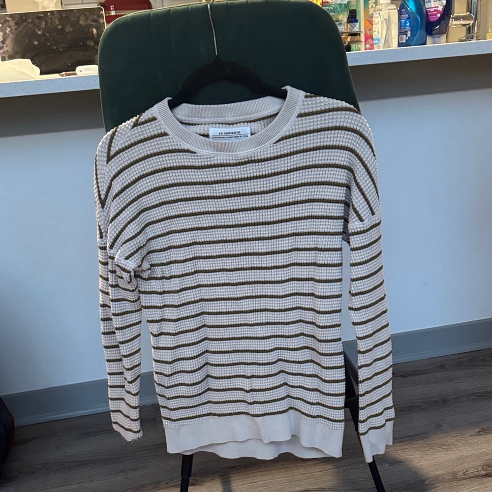 REI White and Olive Striped Crew Neck Sweater